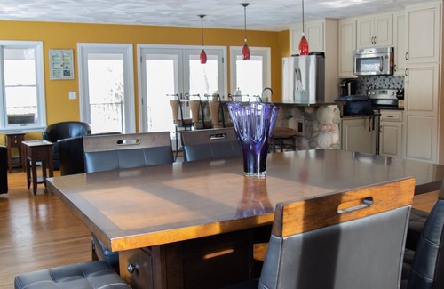 Montrose Casa | Exclusive Quiet Lake House Retreat Near Elk Mountain