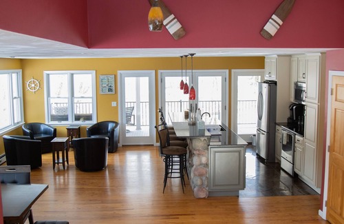 Montrose Casa | Exclusive Quiet Lake House Retreat Near Elk Mountain