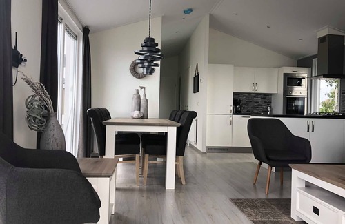 Bovenkarspel Chalet De Esquí | Exclusiva villa de recreación con hermosas vistas sobre el Markermeer