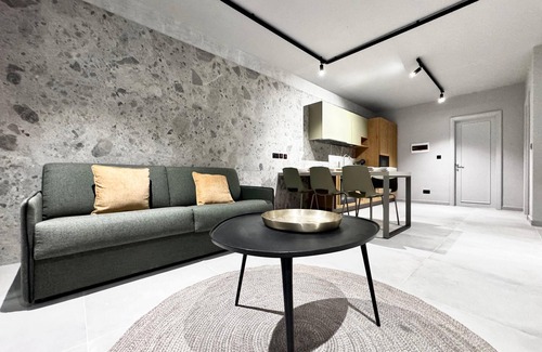 Madliena Apartamento | Exclusive Retreat off the Seafront Promenade