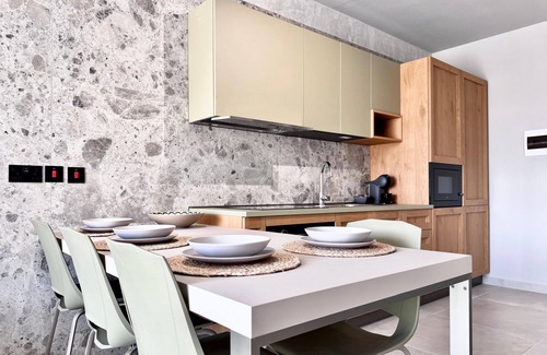 Madliena Apartamento | Exclusive Retreat off the Seafront Promenade
