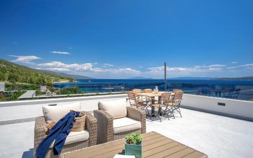 Zavala Apartamento | Exclusive Seafront Suite with jacuzzi