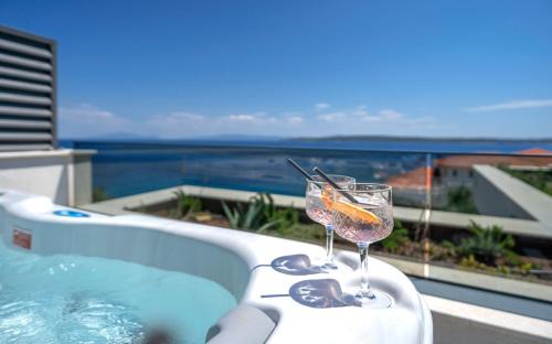 Zavala Apartamento | Exclusive Seafront Suite with jacuzzi