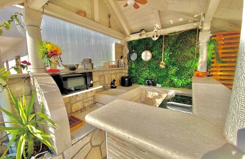 Krizna luka Cama Y Desayuno | Exclusive Studio with Breakfast included + Private Jacuzzi & Outdoor Kitchen
