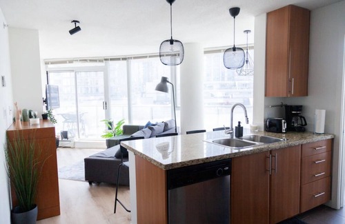 Gastown Apartamento | Exclusive & Stylish Downtown Apartment W/ Pool, Hot Tub, Sauna