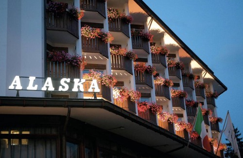 Cortina d'Ampezzo Apartamento | Exclusive Suite in Cortina d'Ampezzo - Hotel Alaska in the center of town