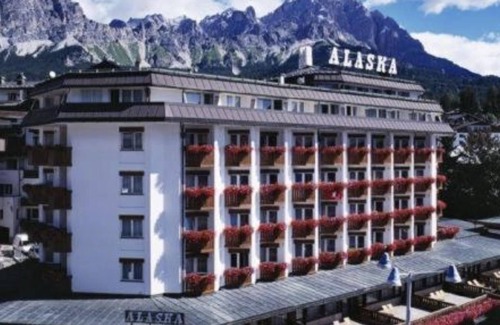 Cortina d'Ampezzo Apartamento | Exclusive Suite in Cortina d'Ampezzo - Hotel Alaska in the center of town