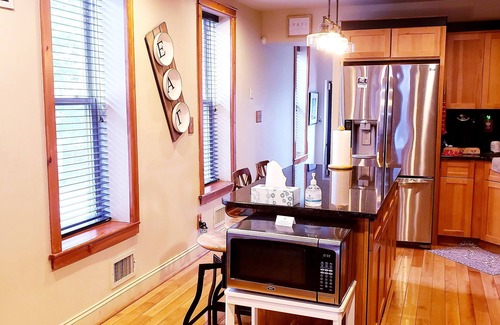 Downtown Baltimore Casa | Exclusive Sunken Living Room Soaring Exposed Brick