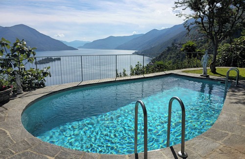 Ronco sopra Ascona Casa | Exclusive Villa Paradiso with Heated Pool, Sauna and Stunning Lake Views