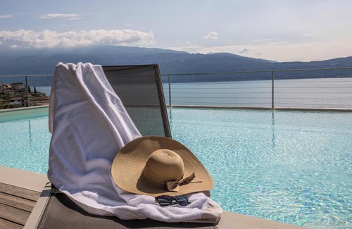 Pulciano Villa | Exclusiva Villa Agave con vistas al lago y a la montaña, piscina, jacuzzi y sauna