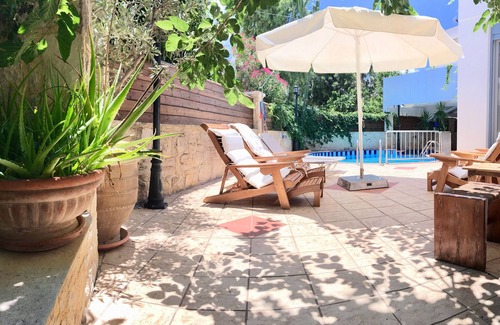 Loutra Villa | Villa de lujo con piscina, jardín y vistas al mar, cerca de la playa en el noroeste de Creta