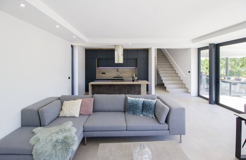 Peroj Villa | Villa exclusiva a estrenar, gran jardín. Apertura de julio de 2019! Primer año de promo