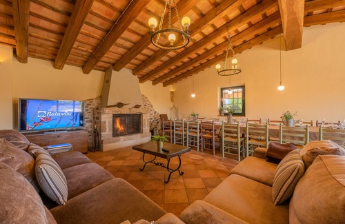 Palau de Santa Eulalia Cabaña | Exclusiva villa con piscina, barbacoa y cerca del río. Ideal para familias