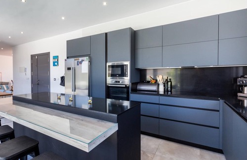 Melegis Villa | Exclusiva Villa con jardín y piscina