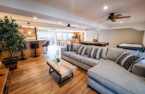 Discovery Bay Casa | Exclusive Waterfront Luxury Villa in Discovery Bay, Sleeps up to 18