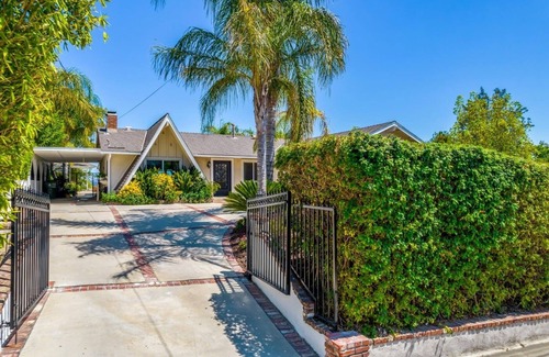 West Hills Casa | Exclusive WestHills House with Incredible View of the Valley