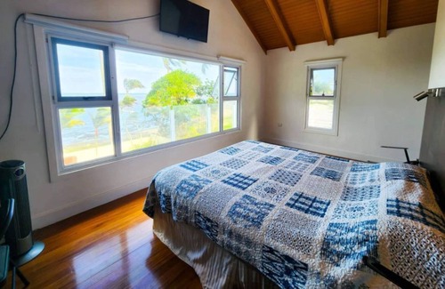 Suva Casa | EXCUTIVE BEACHFRONT Spa Pool 3x Bedroom Ensuite Residence HOUSE