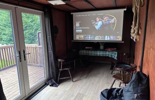 Cwmbran Casa | Exec 2 bed lodge in rural Wales with Cymru Holidays