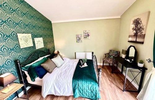 Cwmbran Casa | Exec 2 bed lodge in rural Wales with Cymru Holidays