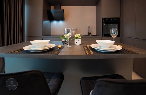 Sector 2 Apartamento | Luxury 1BR Duplex Sleeps 4, Near Promenada Mall, 75” TV, Fast WiFi, Sector 2