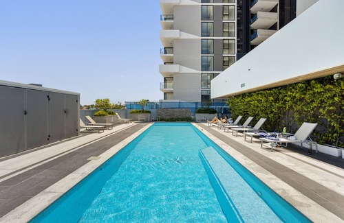 Woolloongabba Apartamento | Executive 2-Bed with Stadium View, Great Amenities