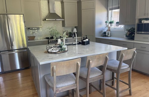 Green Bay Casa | EXECUTIVE 3 bedroom/3 bathroom lake-view home just 15 minutes from Lambeau !!