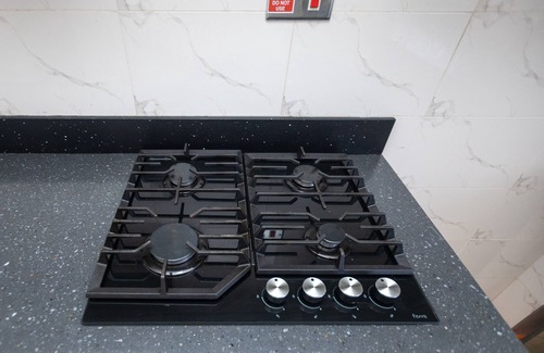 Accra Apartamento | Executive 3-Bedroom Furnished Apartment - just 25 mins drive from the Airport