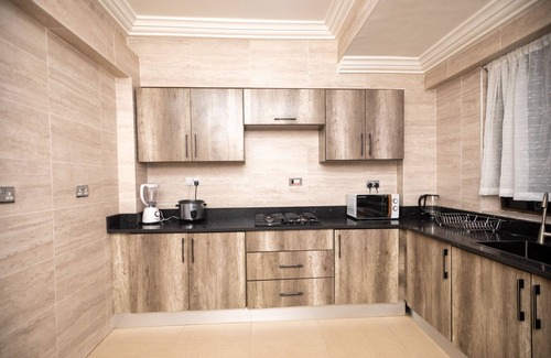 Accra Apartamento | Executive 3-Bedroom Furnished Apartment - just 25 mins drive from the Airport