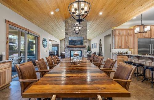 Sunriver Casa | Executive 8BR 9 BA Luxury Lodge Home, Sleeps 20