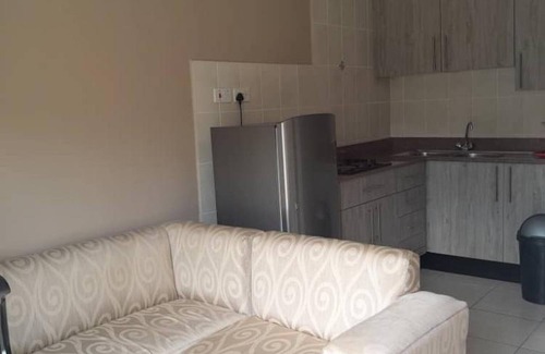 Harare Apartamento | Executive Apartment With 2 Beds Air-con and Kitchenette - 2073