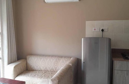 Harare Apartamento | Executive Apartment With 2 Beds Air-con and Kitchenette - 2073