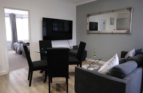 Swindon Apartamento | EXECUTIVE APARTMENTS free on-site parking, 2 en-suites, sleeps 4,