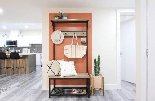 Edmonton Apartamento | Executive Bsmt Suite, King Bed, 5 min to DT & Whyte Ave, Sleeps 6!