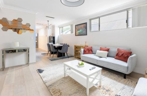 Perth Casa | Executive CBD Perth House 4BR 3BA 2Pk SLEEP 8!