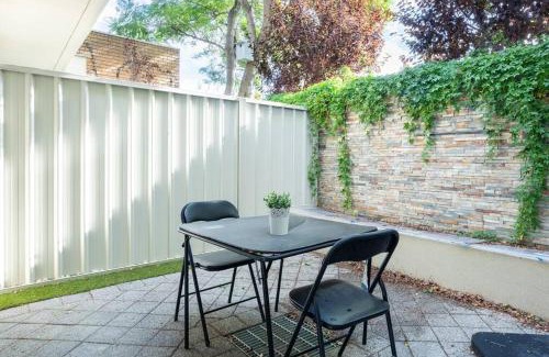 Perth Casa | Executive CBD Perth House 4BR 3BA 2Pk SLEEP 8!