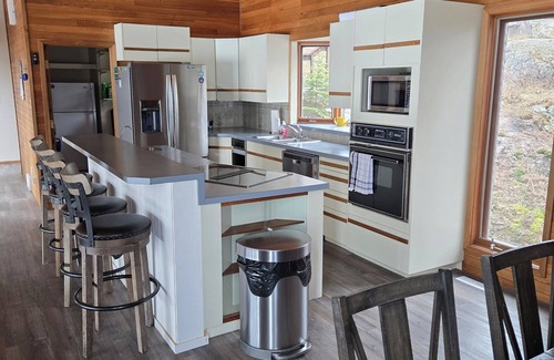 Northern Ontario Cabaña | Executive Cottage Clearwater Bay LOTW for rent by the month