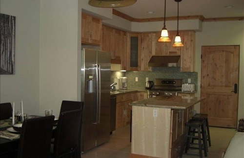Bear Valley Condominio | Condominio ejecutivo en Bear Valley Village con garaje + apto para niños