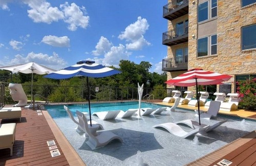 Barton Heights Condominio | Pasos del condominio ejecutivo del centro