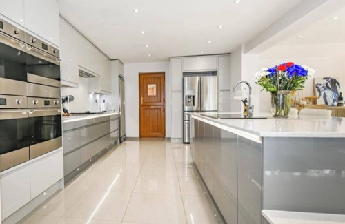 Waterlooville Casa | Executive Detached 5 Bedroom Home
