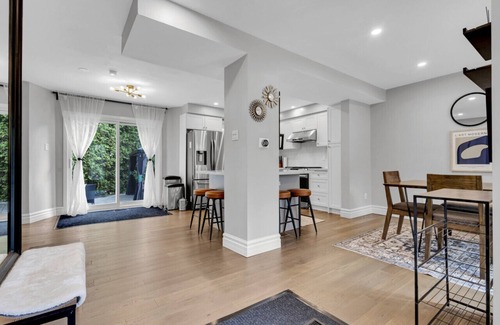 Lisgar Casa | Executive Family Home Near, Go, Shops, Hwy, Transit