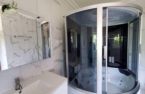 Mallam Apartamento | Executive Apartment with Steam Bath & Balcony