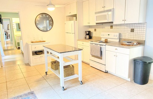 St. Simons Island Casa | Executive Golf Villa awaiting your arrival! Five min walk to Sea Palms Golf Club
