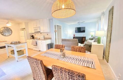 St. Simons Island Casa | Executive Golf Villa awaiting your arrival! Five min walk to Sea Palms Golf Club