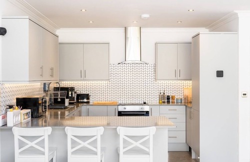 Cradley Casa | Executive Harborne House