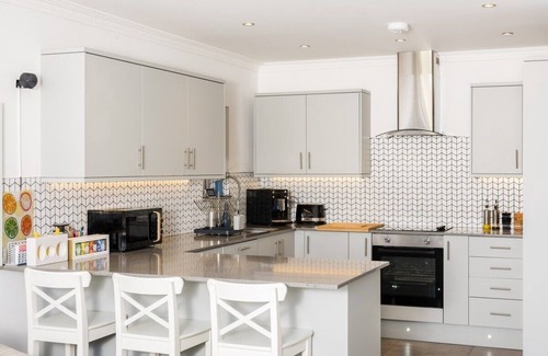 Cradley Casa | Executive Harborne House