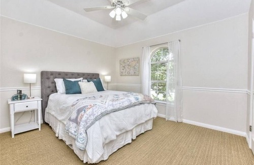 Lower Basin Lake Travis Casa | Executive Home back to greenbelt