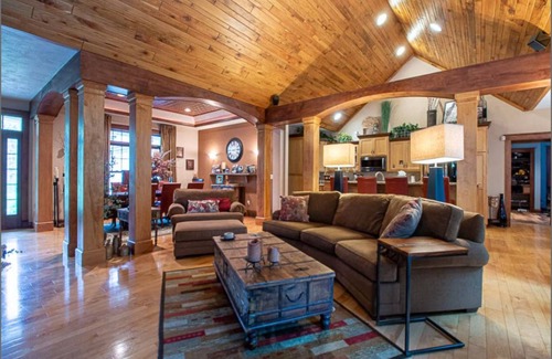 Forest Junction Casa | Executive Home for EAA