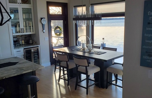 Oconomowoc Casa | Executive Lake House and Golf Retreat overlooking the main lake