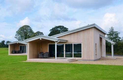 Enniskillen Chalet De Esquí | Executive Lakeside Lodge at Mullans Bay