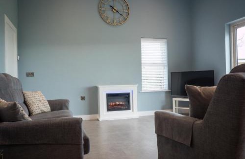 Enniskillen Chalet De Esquí | Executive Lakeside Lodge at Mullans Bay